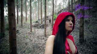 Caperucita Roja Tatiana Morales se pierde en bosque y se la come el lobo halloween especial